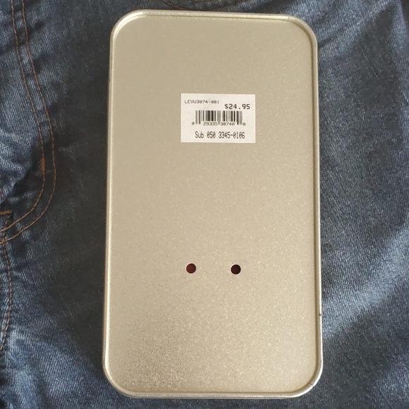 Levi's Brand Velcro Wallet in Collectable Tin - Picture 5 of 6